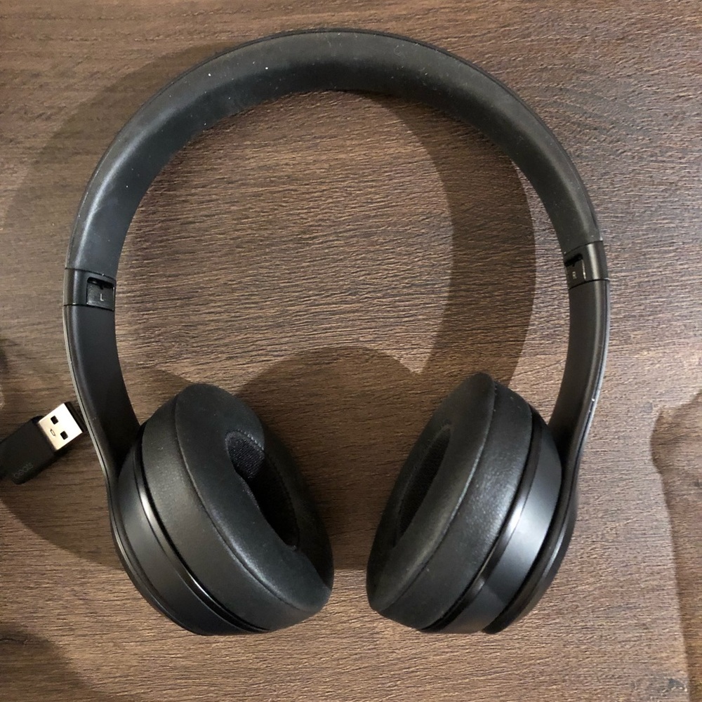 Beats solo 3 wireless headphones NEW with box